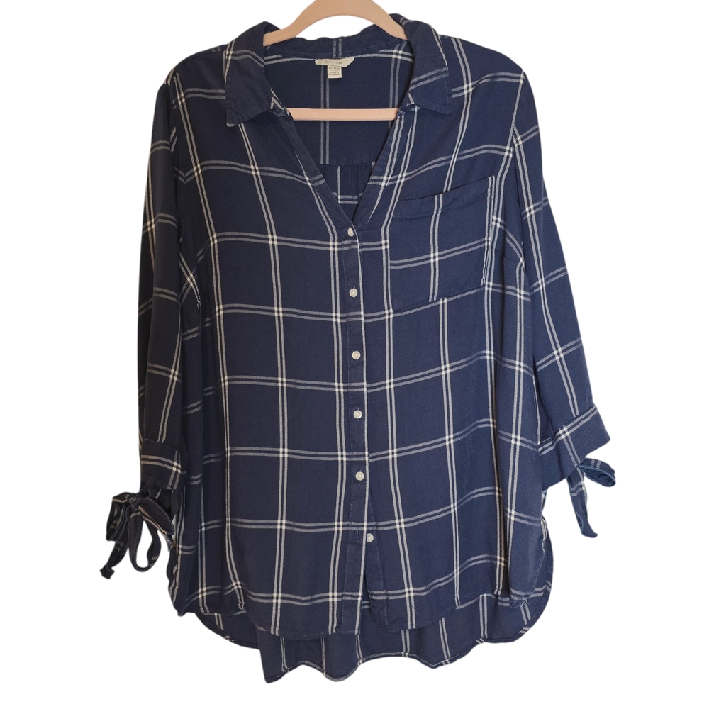 Van Heusen Blue Button Down Shirt with 3/4 Sleeves
